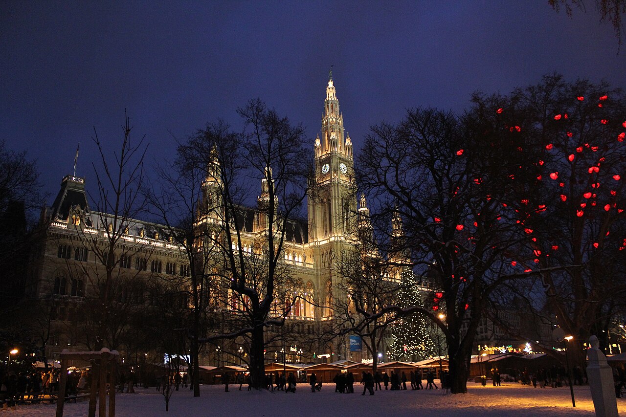 The illuminated Rathaus and Christmas market at dusk